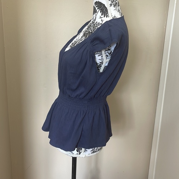 5/$15 Old navy top M - Picture 3 of 6